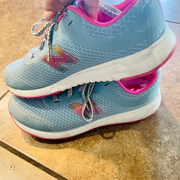 New Balance Sneakers , Sz 8 womens - Picture 4 of 8